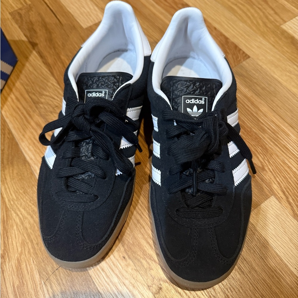 adidas Gazelle Women's Sneakers Black White Gum - Picture 2 of 5
